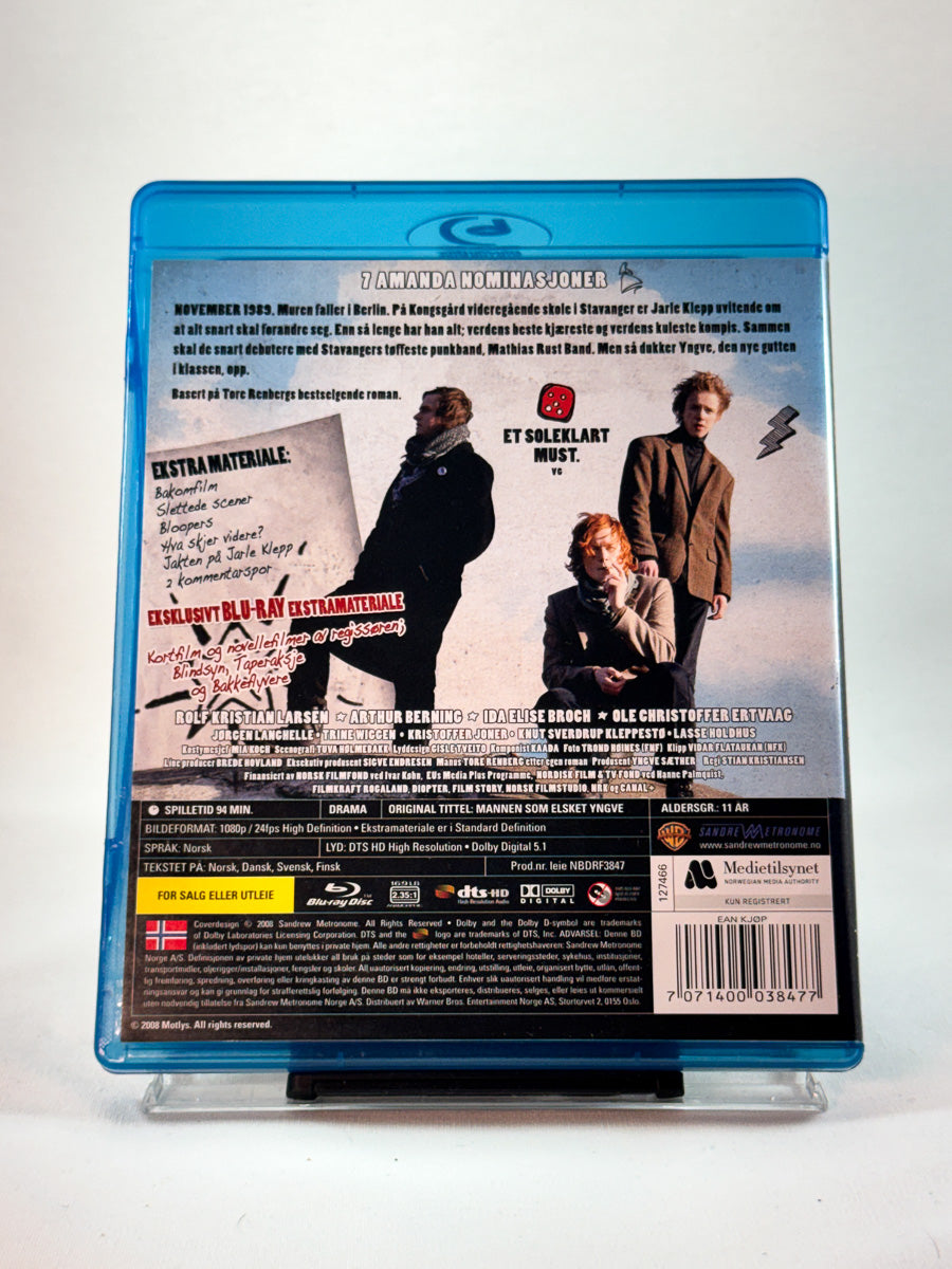 Mannen som elsket Yngve – bakside av Blu-ray-cover, oppvekstdrama med musikk og identitet, bruktfilm hos Brukbar Film