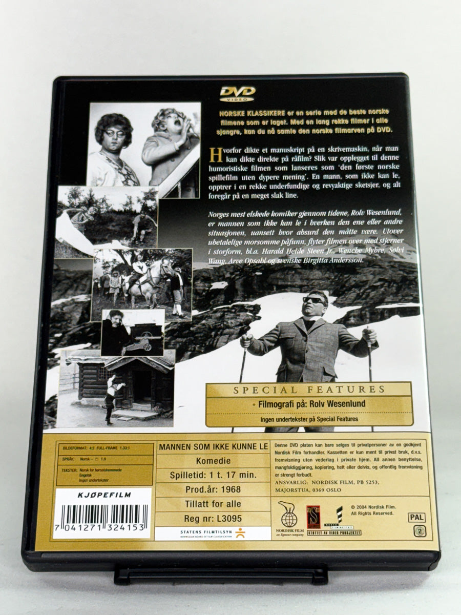 DVD-bakside til filmen Mannen som ikke kunne le
Baksiden viser info, spesifikasjoner og eventuell ekstratekst – produktbilde fra nettbutikken Brukbar Film