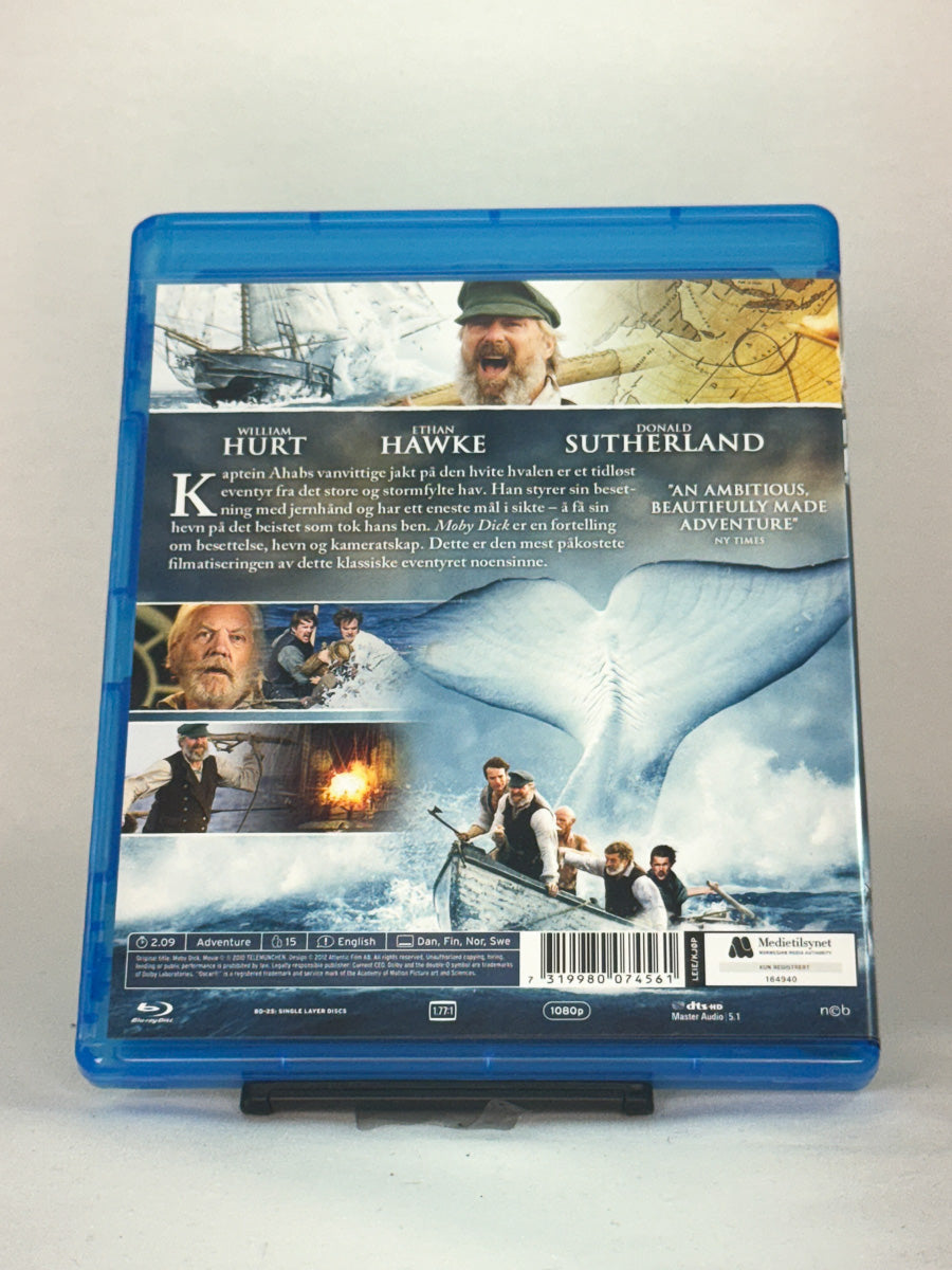 Bakside av Blu-ray-cover til Moby Dick – nytolkning av den klassiske romanen av Herman Melville, second hand Blu-ray-film fra Brukbar Film.