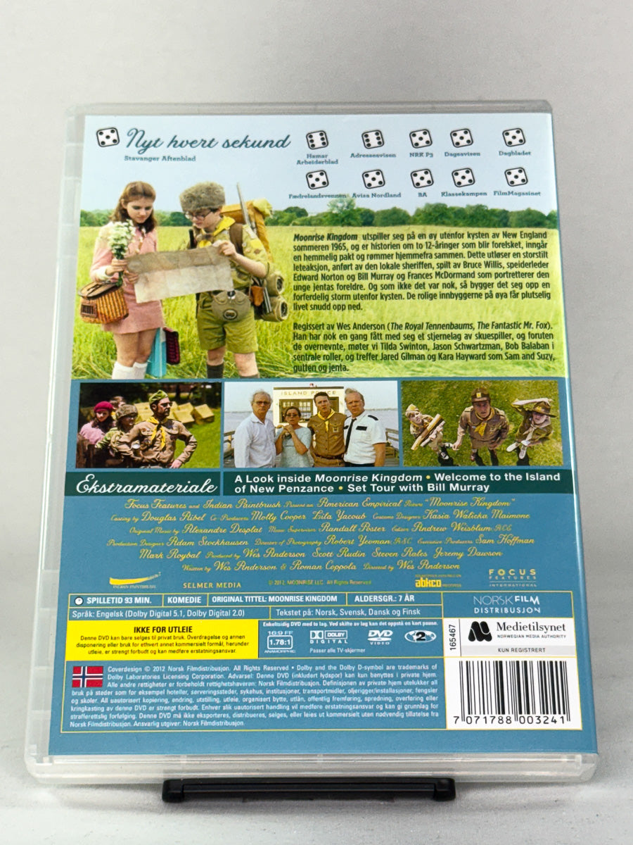 Bakside av DVD-cover til filmen Moonrise Kingdom, bruktfilm hos nettbutikken Brukbar Film