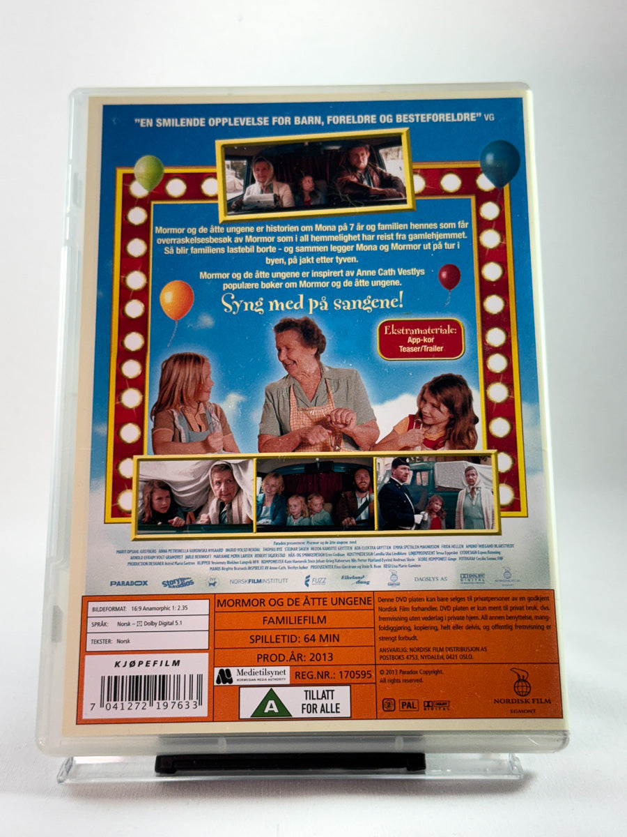 Bakside av DVD-cover til Mormor og de åtte ungene med informasjon om innhold og filmomtale; brukt norsk familiefilm på DVD hos Brukbar Film