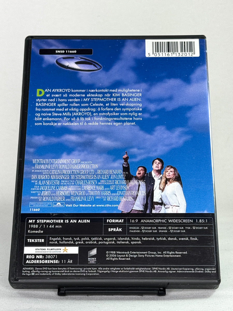 DVD-cover-bakside til filmen My Stepmother Is an Alien – Brukt DVD fra nettbutikken Brukbar Film