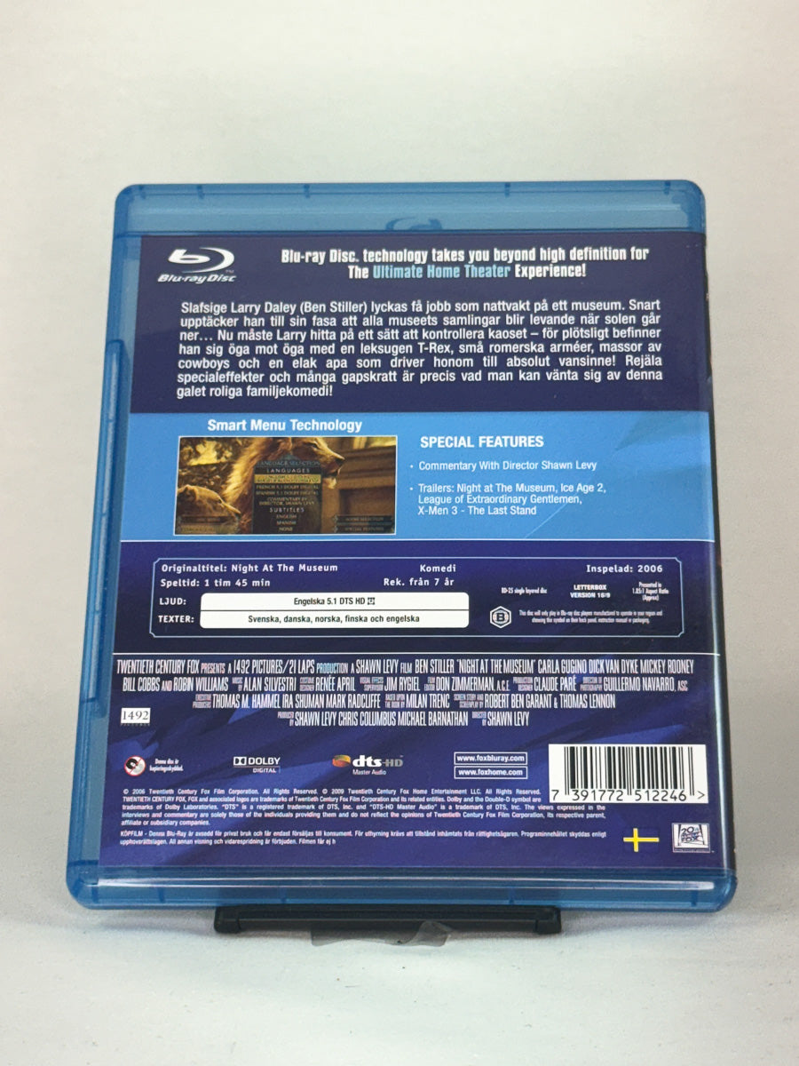 Bakside av Blu-ray-cover til Natt på museet – underholdende komedie for hele familien med Ben Stiller, brukt Blu-ray hos Brukbar Film.
