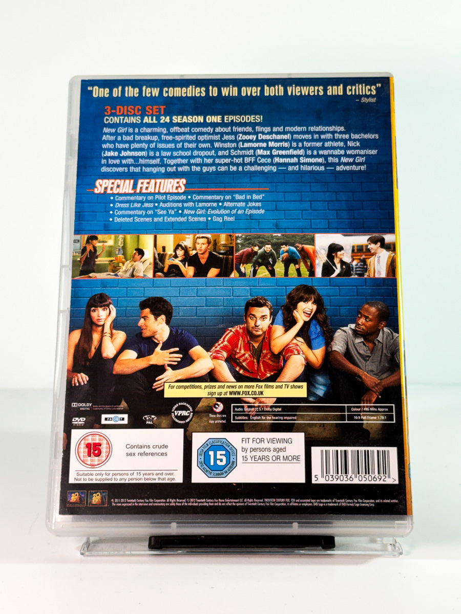 Bakside av cover til new girl the complete first season, brukt DVD hos Brukbar Film
