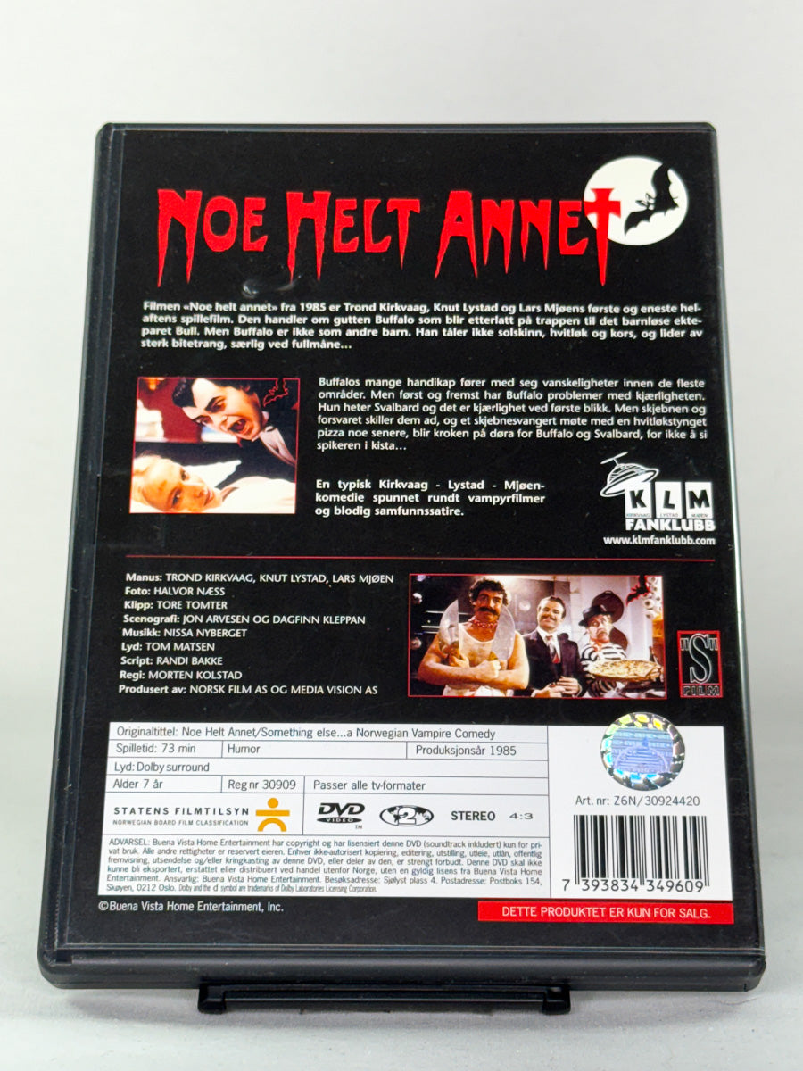 DVD-bakside til filmen Noe helt annet
Baksiden viser info, spesifikasjoner og eventuell ekstratekst – produktbilde fra nettbutikken Brukbar Film