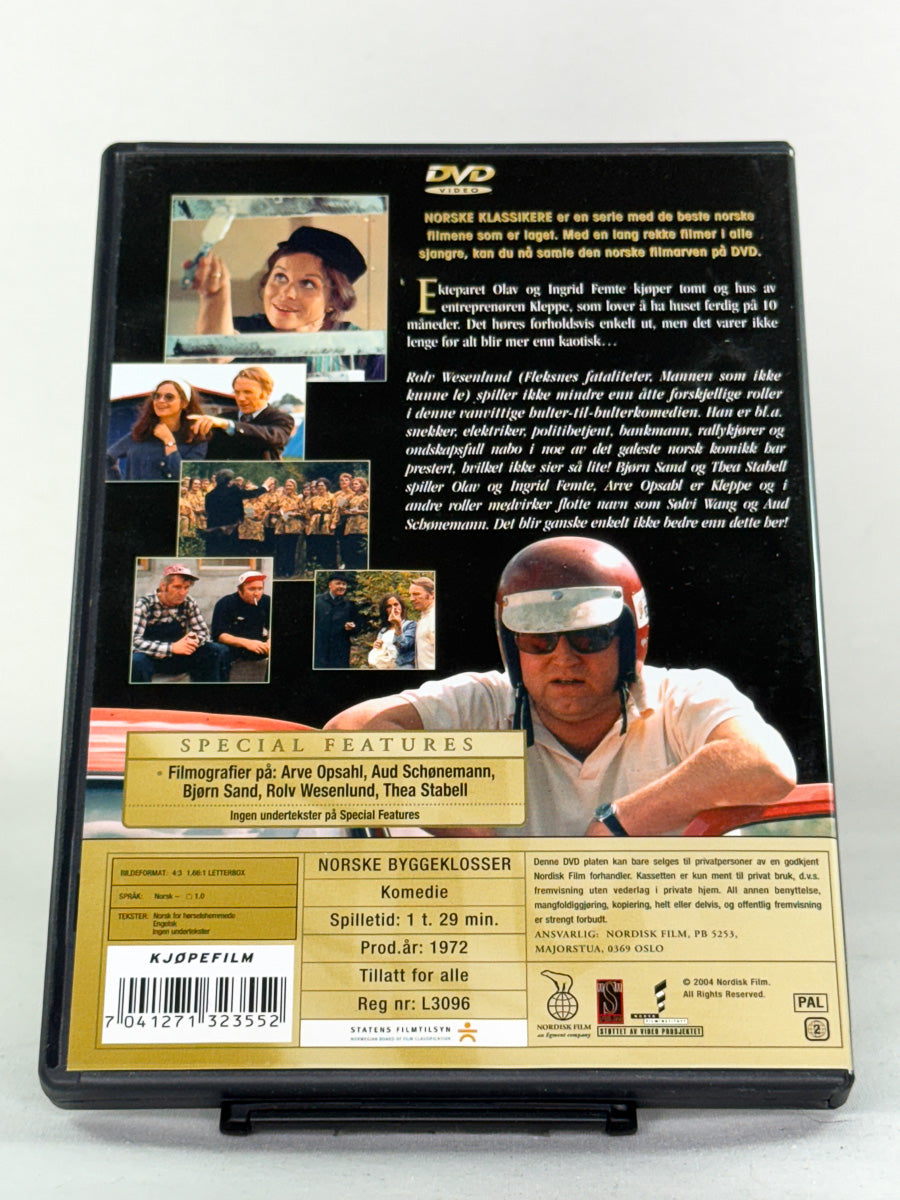 DVD-bakside til filmen Norske byggeklosser
Baksiden viser info, spesifikasjoner og eventuell ekstratekst – produktbilde fra nettbutikken Brukbar Film