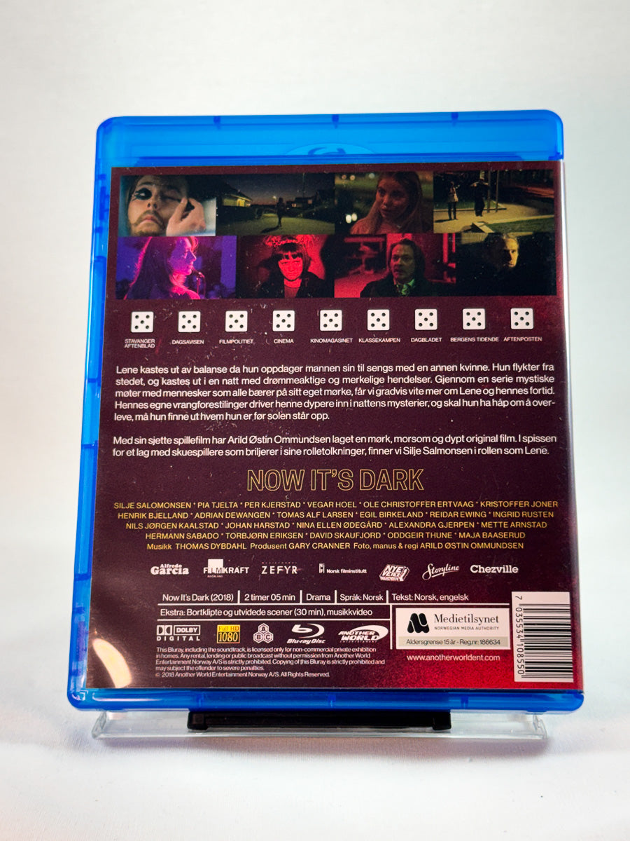 Bakside av Blu-ray-cover til Now It’s Dark, bruktfilm hos nettbutikken Brukbar Film