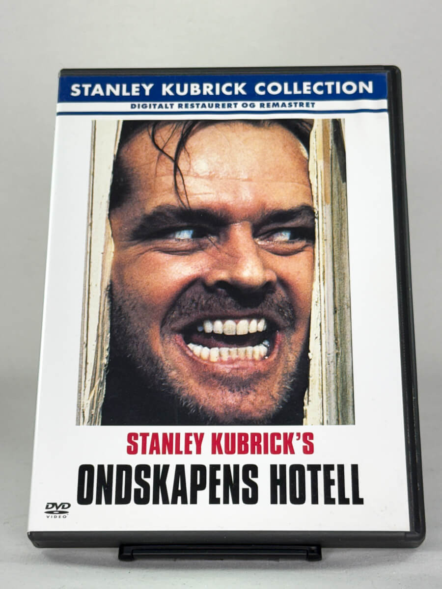 DVD-cover-forside til filmen Ondskapens hotell – Brukt DVD fra nettbutikken Brukbar Film