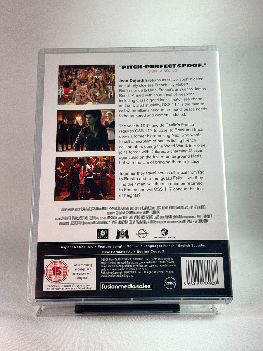 Bakside av cover til OSS 117: Lost in Rio, bruktfilm hos nettbutikken Brukbar Film