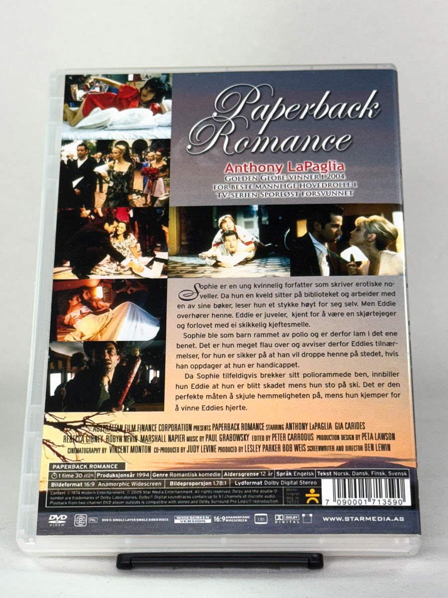 Bakside av DVD-cover til Paperback Romance, bruktfilm hos nettbutikken Brukbar Film