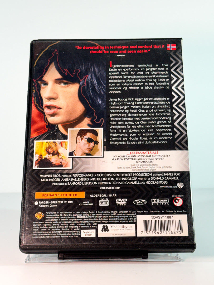Bakside av cover til Performance, bruktfilm på DVD hos Brukbar Film
