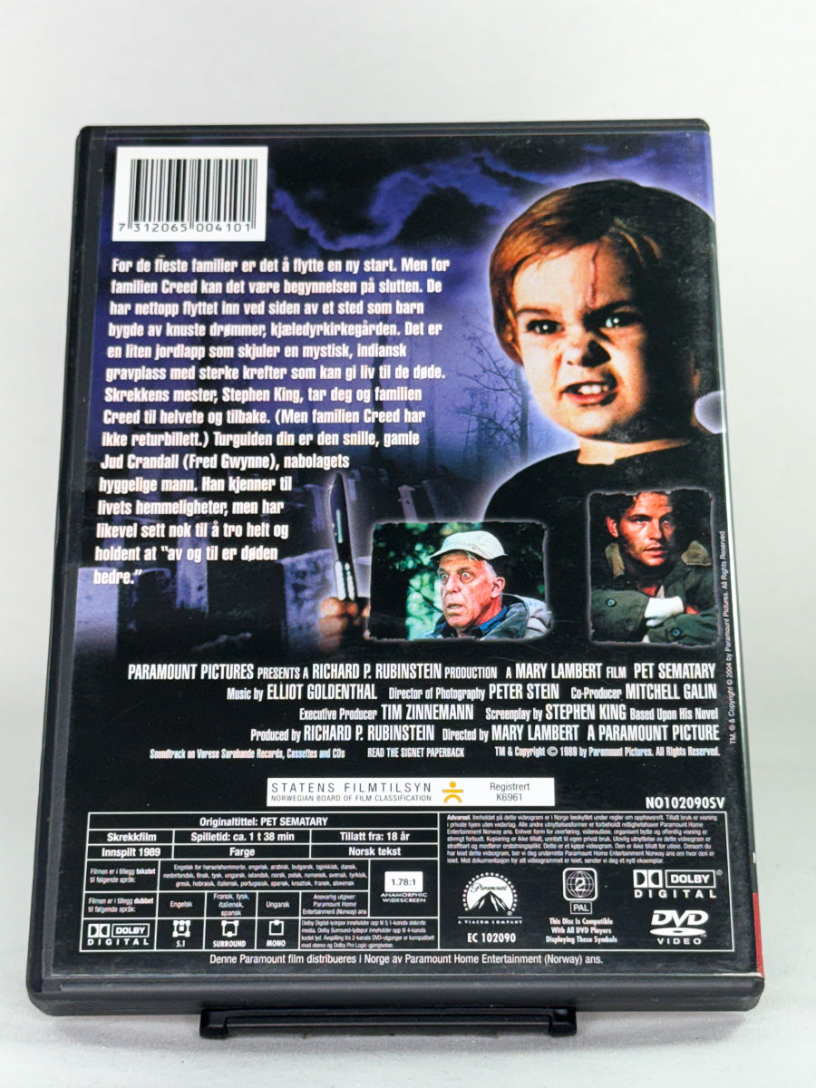 DVD-bakside til filmen Pet Sematary
Baksiden viser info, spesifikasjoner og eventuell ekstratekst – produktbilde fra nettbutikken Brukbar Film