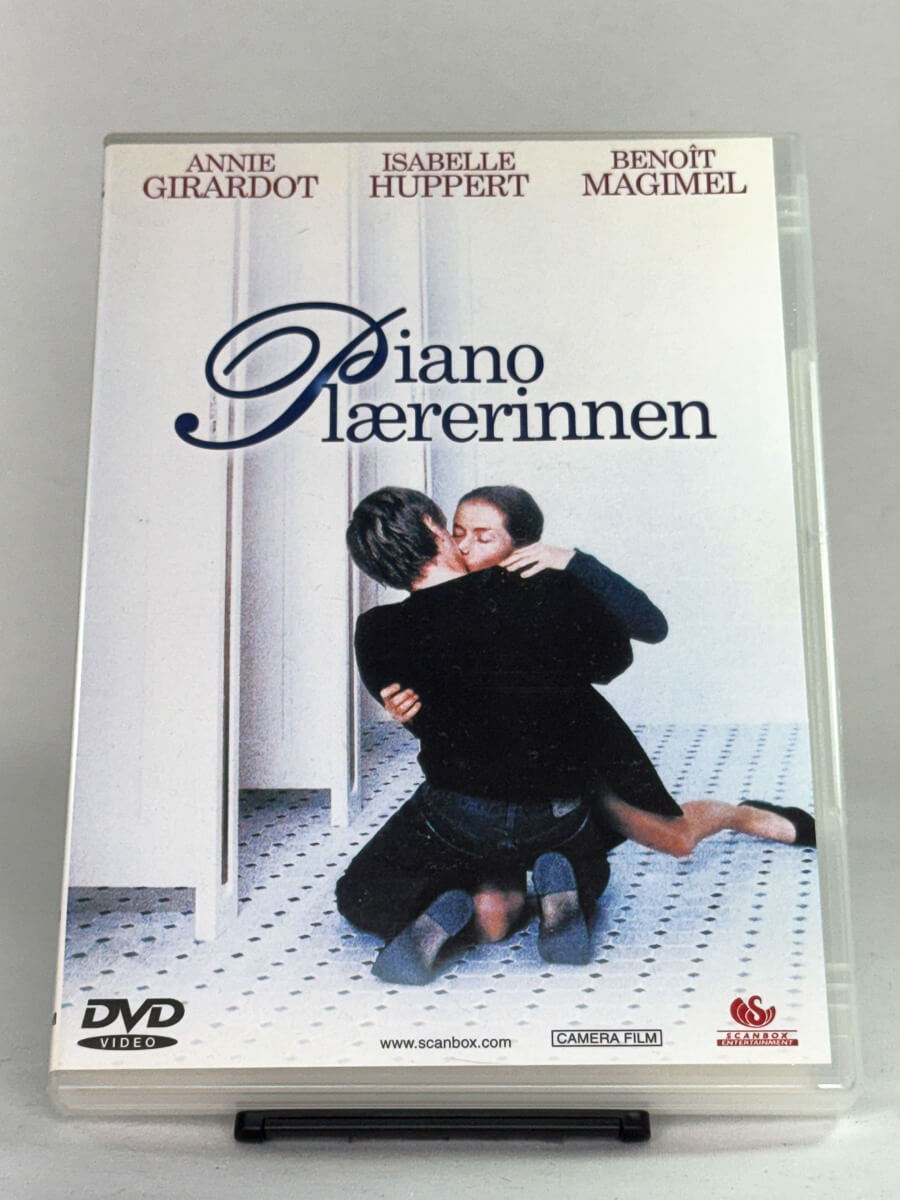 Forside av DVDcover til Pianolærerinnen – brukt europeisk dramafilm på DVD fra Brukbar Film