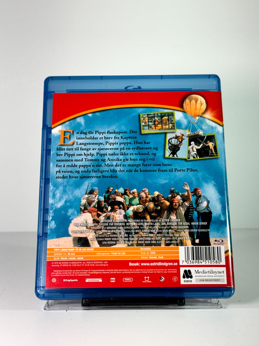 pippi-langstroempe-drar-til-sjoes-blu-ray-film-bakside
Bakside av cover til Pippi Langstrømpe drar til sjøs, brukt original Blu-ray hos Brukbar Film