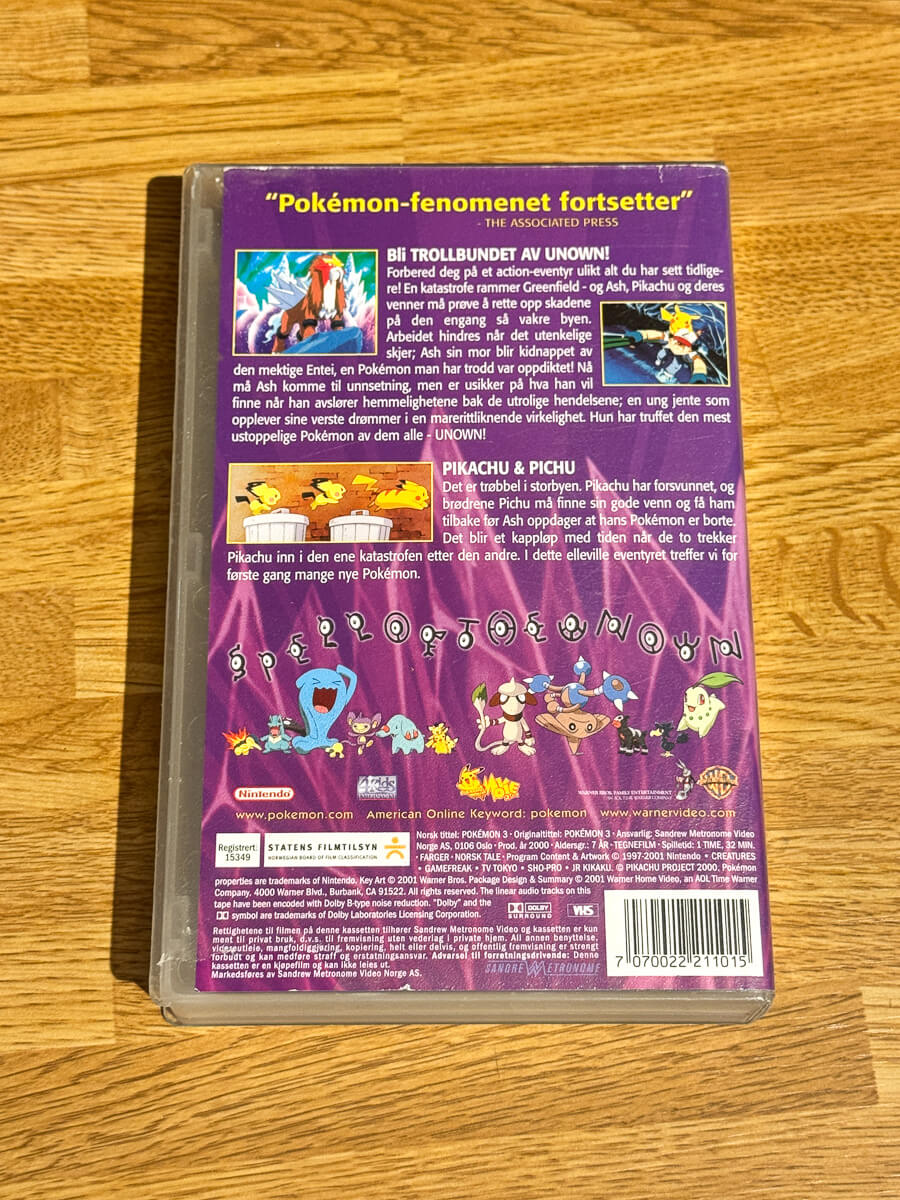 Bakside av cover til Pokémon 3 – Spell of the Unown på VHS