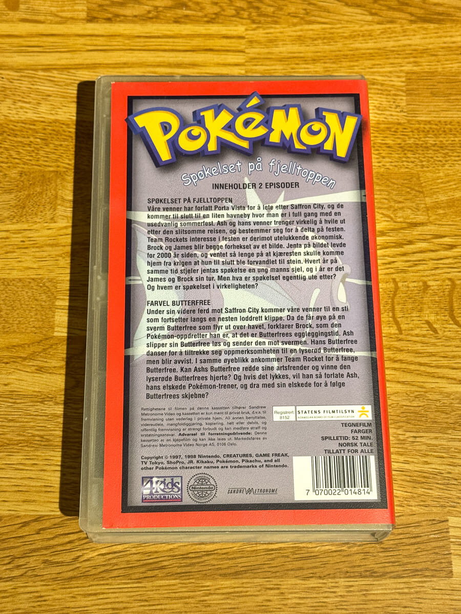 Bakside av cover til Pokémon – Spøkelset på fjelltoppen på VHS