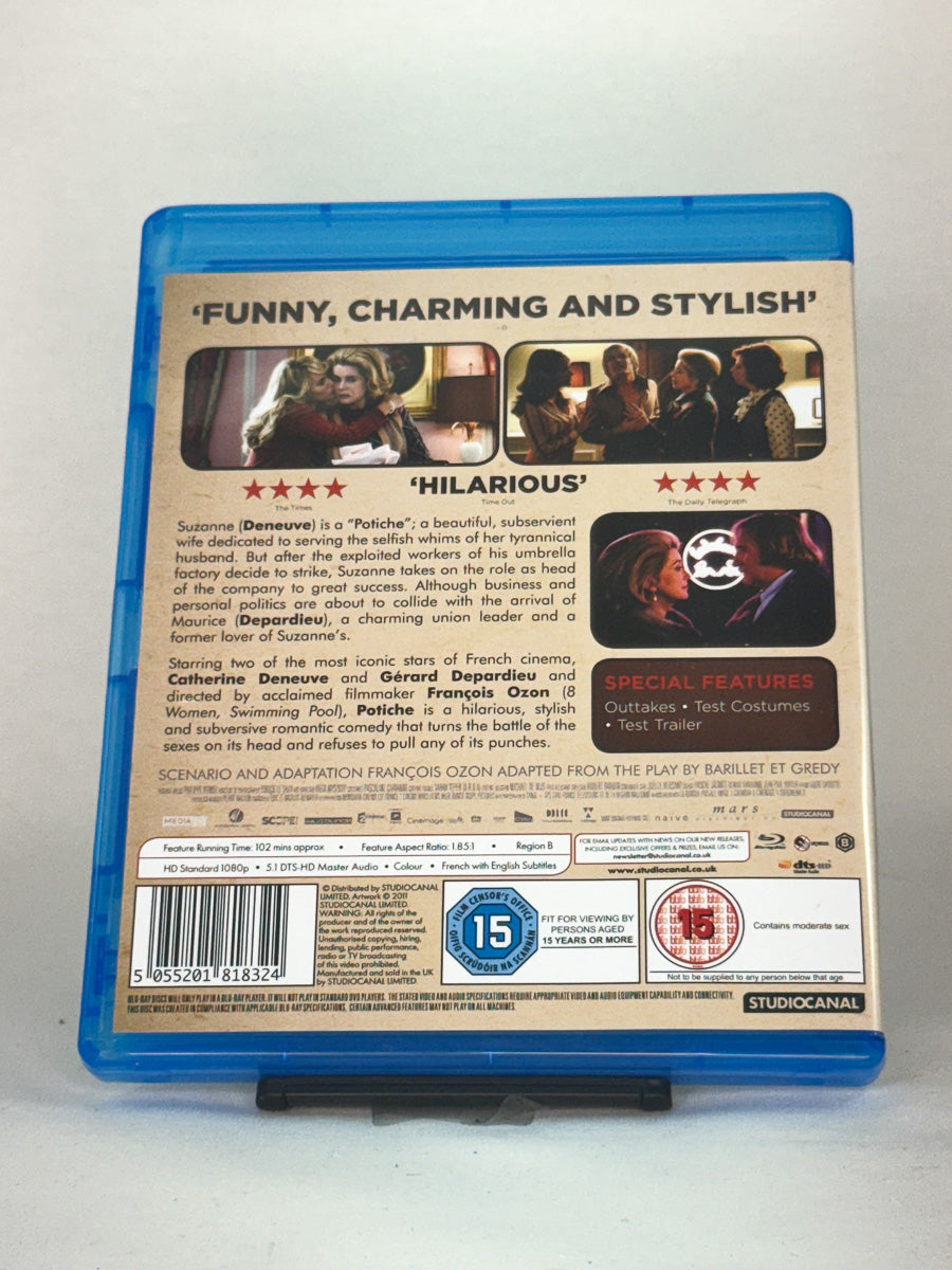 Bakside av Blu-ray-cover til Potiche – elegant satire regissert av François Ozon, original brukt Blu-ray tilgjengelig hos Brukbar Film.