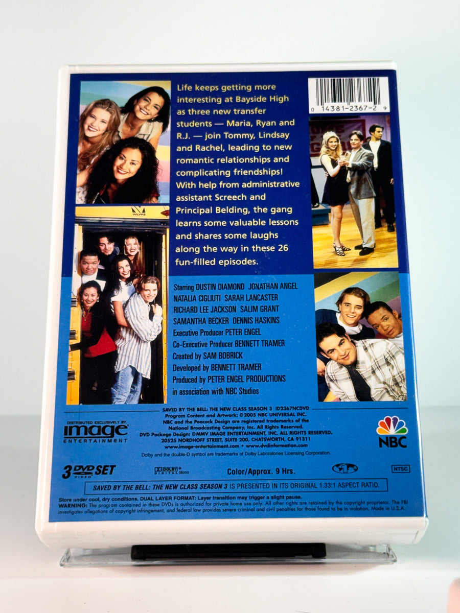 Bakside av cover til Saved by the Bell – The New Class Season 3, bruktfilm på DVD hos Brukbar Film