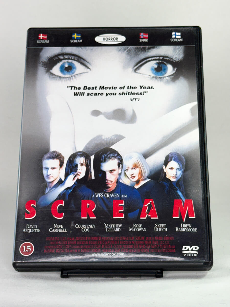 DVD-cover-forside til filmen Scream (Skrik) – Brukt DVD fra nettbutikken Brukbar Film