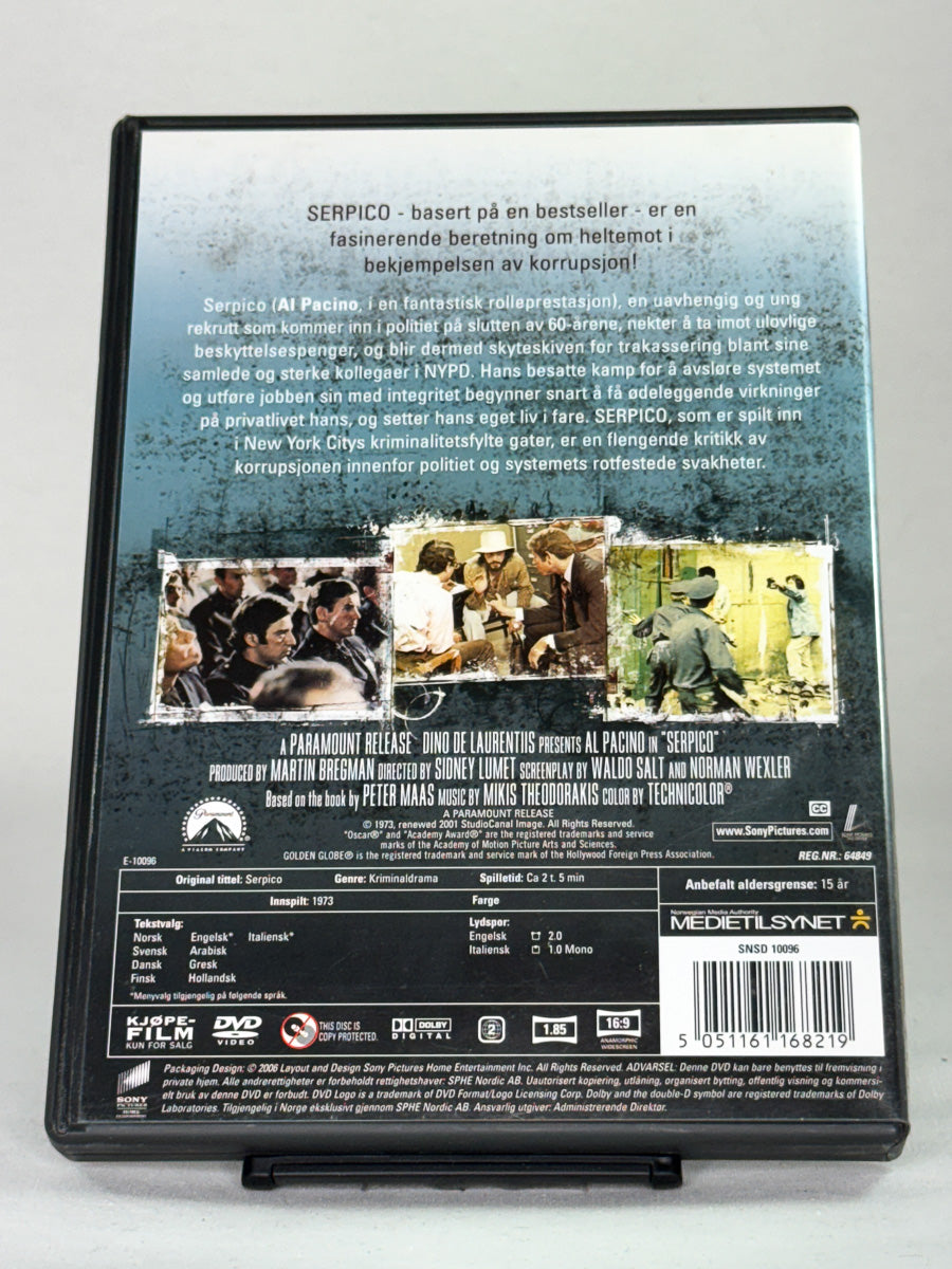Bakside av DVD-cover for filmen Serpico – brukt originalfilm på DVD, tilgjengelig hos Brukbar Film.