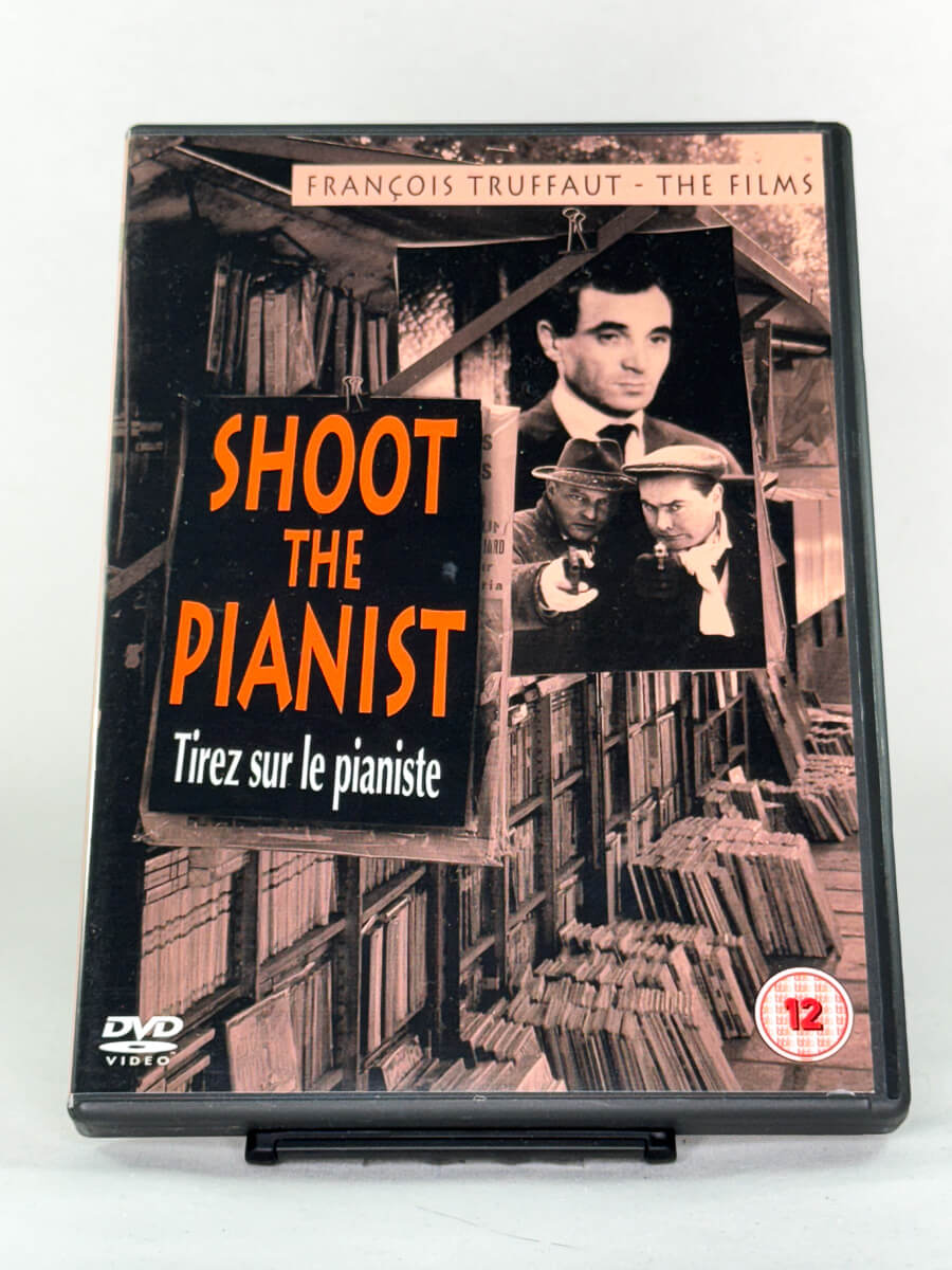 Forside av DVD-cover til Shoot the Pianist – fransk nybølge-klassiker av François Truffaut, brukt DVD hos Brukbar Film.
