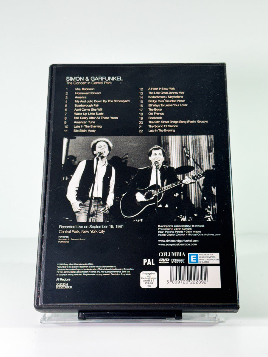 Bakside av cover til simon garfunkel the concert in central park, brukt original DVD hos Brukbar Film