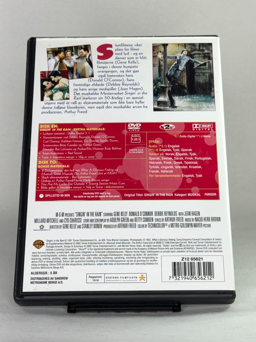 Bakside av filmcover til brukt DVD Singin’ in the Rain – brukt utgave av ikonisk musikal hos Brukbar Film