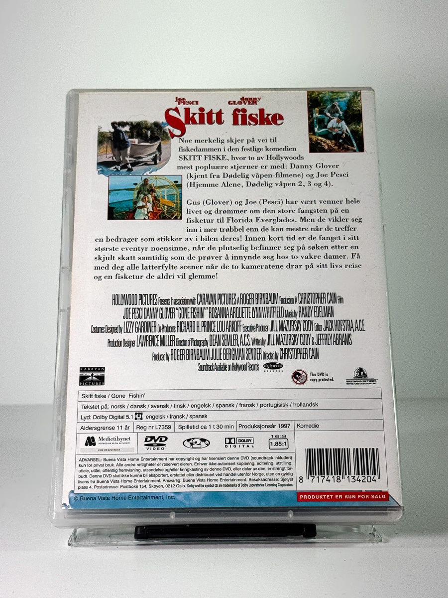 Bakside av cover til skitt fiske, bruktfilm på DVD hos Brukbar Film