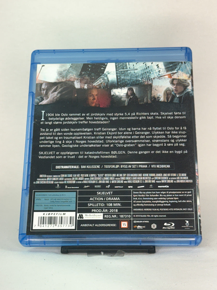 Bakside av Blu-ray-cover til filmen Skjelvet – original brukt Blu-ray-film, del av norsk katastrofefilmserie, hos Brukbar Film