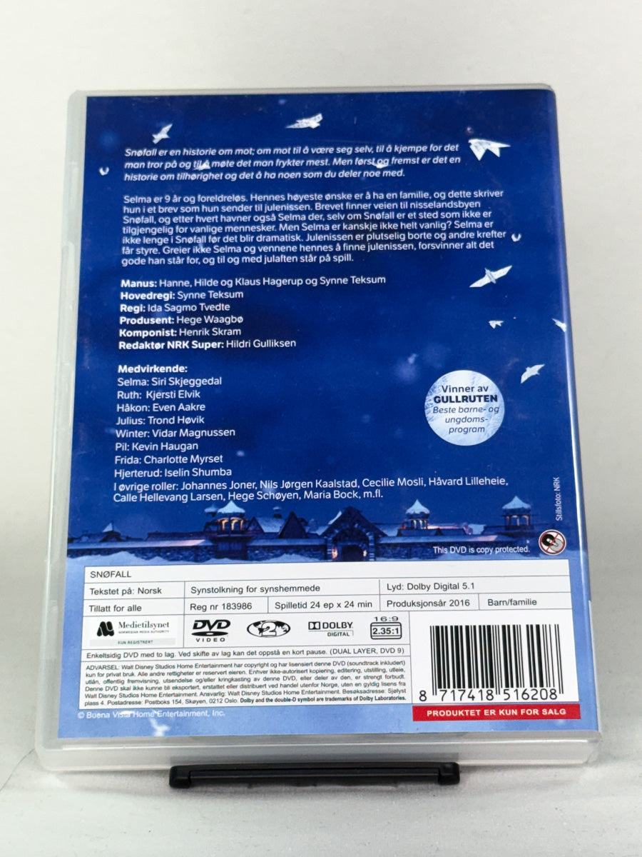 DVD-bakside til filmen Snøfall
Baksiden viser info, spesifikasjoner og eventuell ekstratekst – produktbilde fra nettbutikken Brukbar Film