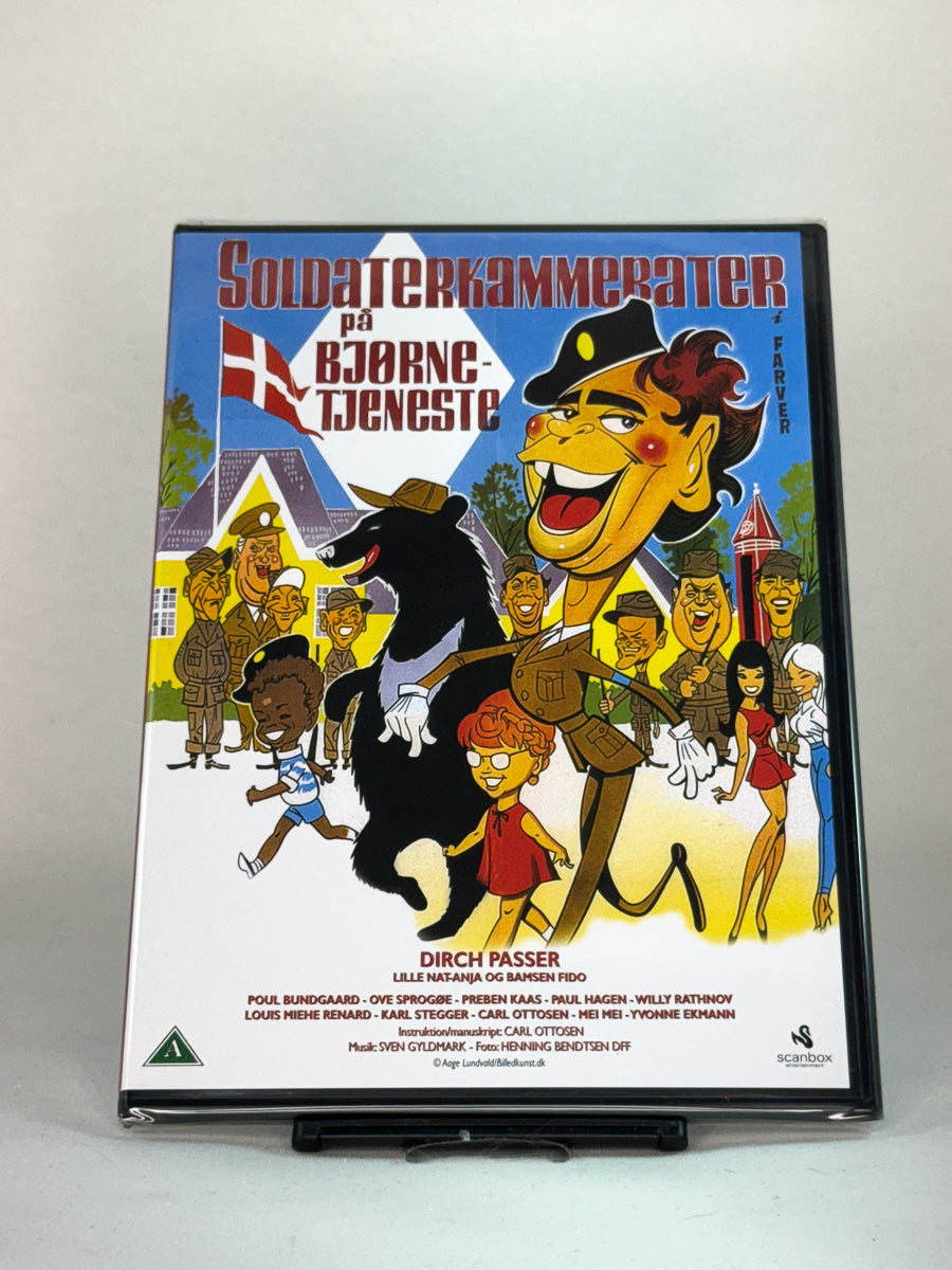 Forside av DVD-cover for Soldaterkammerater paa Bjoernetjeneste – med Dirch Passer i hovedrollen, fra Soldaterkammerater – Den komplette samling hos Brukbar Film.