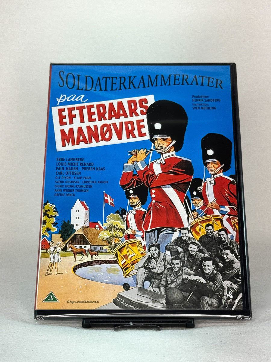 Forside av DVD-coveret til Soldaterkammerater paa Efteraars Manoevre – klassisk dansk komedie i samleboksen Soldaterkammerater – Den komplette samling, tilgjengelig hos Brukbar Film.