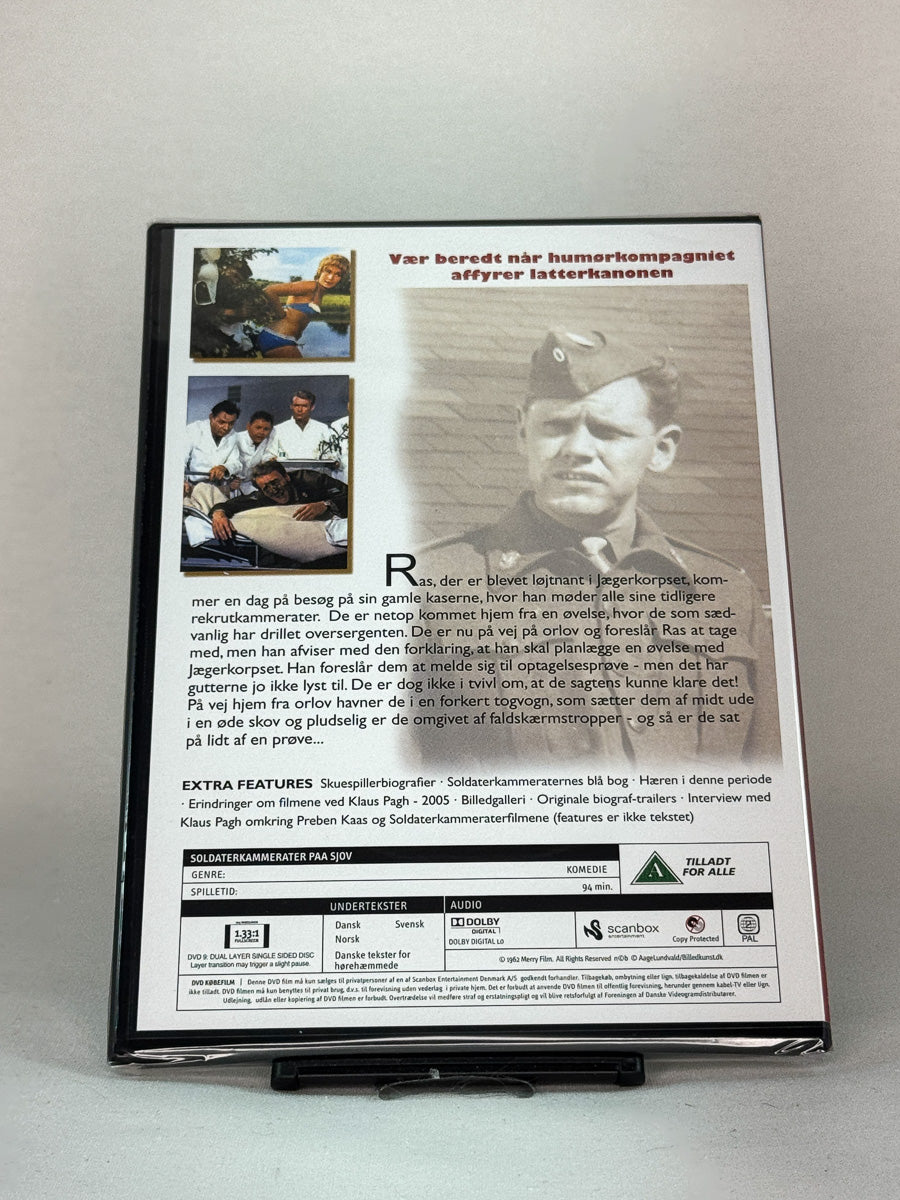 Bakside av DVD-cover for Soldaterkammerater paa Sjoev – del av den folkekjære Soldaterkammerater-serien, tilgjengelig som brukt DVD hos Brukbar Film.