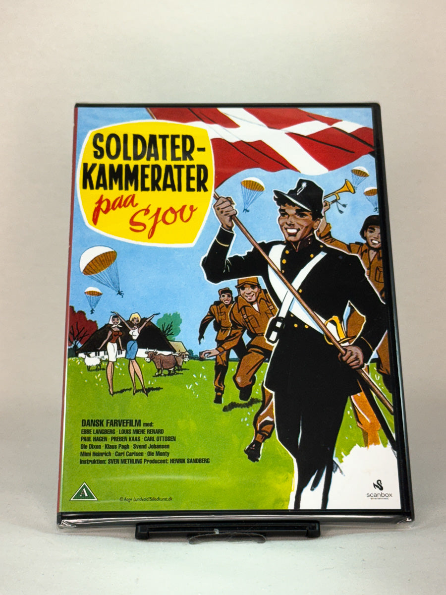 Forside av DVD-cover til Soldaterkammerater paa Sjoev – fargerik dansk farse med de populære soldatfigurene, fra samleboksen Den komplette samling hos Brukbar Film.