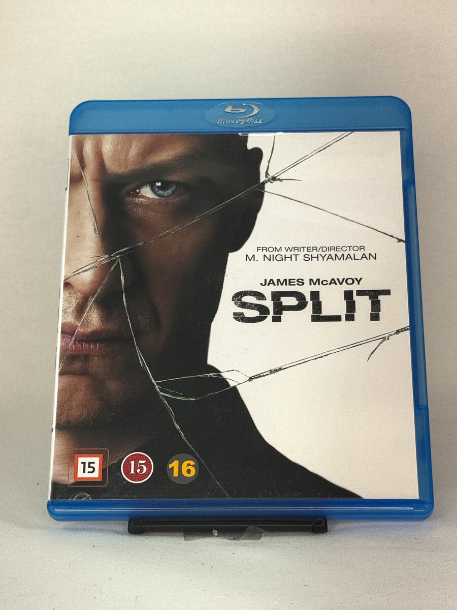 Forside av Blu-ray-cover til Split – psykologisk thriller av M. Night Shyamalan med James McAvoy i en uforglemmelig hovedrolle, brukt film hos Brukbar Film.