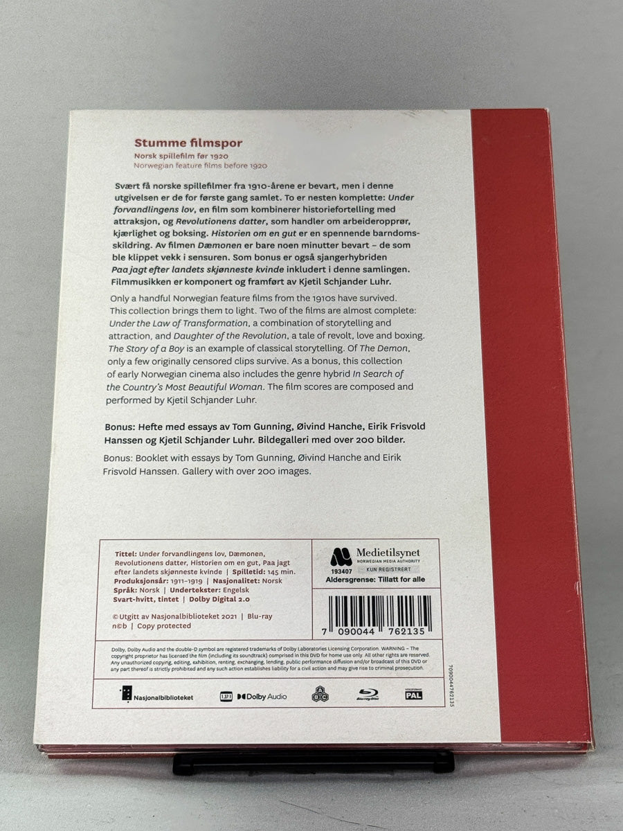 Blu-ray-cover-bakside til samlingen Stumme filmspor – Norsk spillefilm før 1920 – Brukt Blu-ray fra nettbutikken Brukbar Film