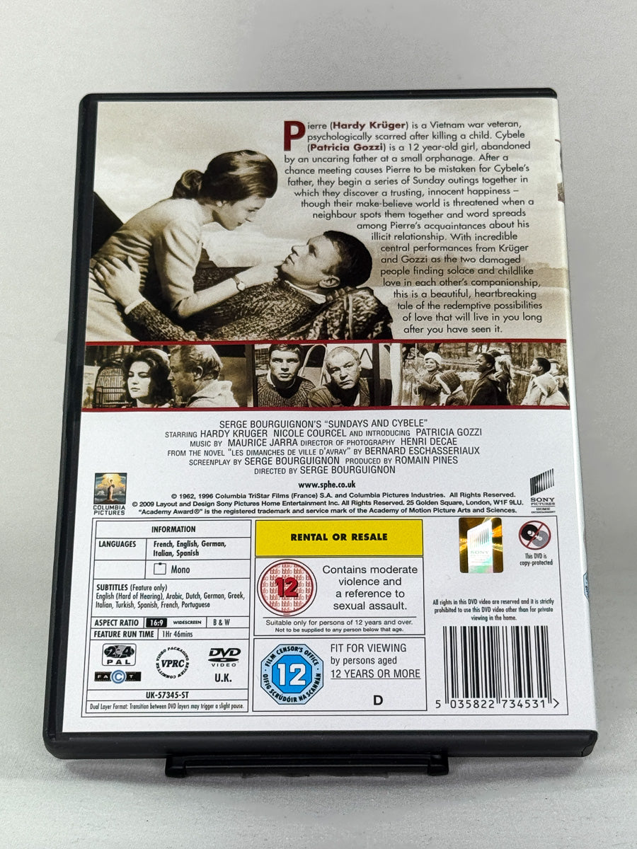 Bakside av DVD-cover til Sundays and Cybèle med bakgrunnsinfo og teknisk oversikt; brukt DVD hos Brukbar Film.