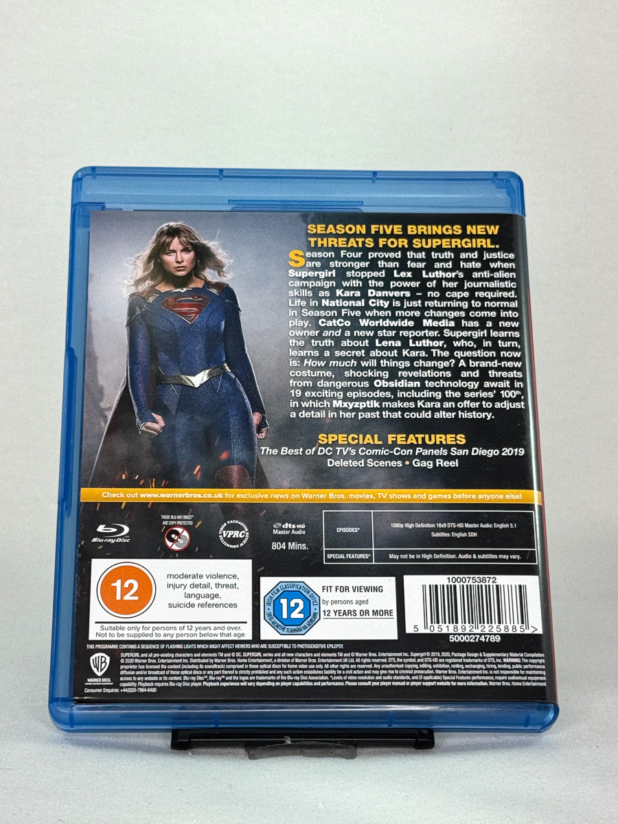 Bakside av Blu-ray-cover for Supergirl sesong 5 – brukt Blu-ray-serie med detaljer hos Brukbar Film