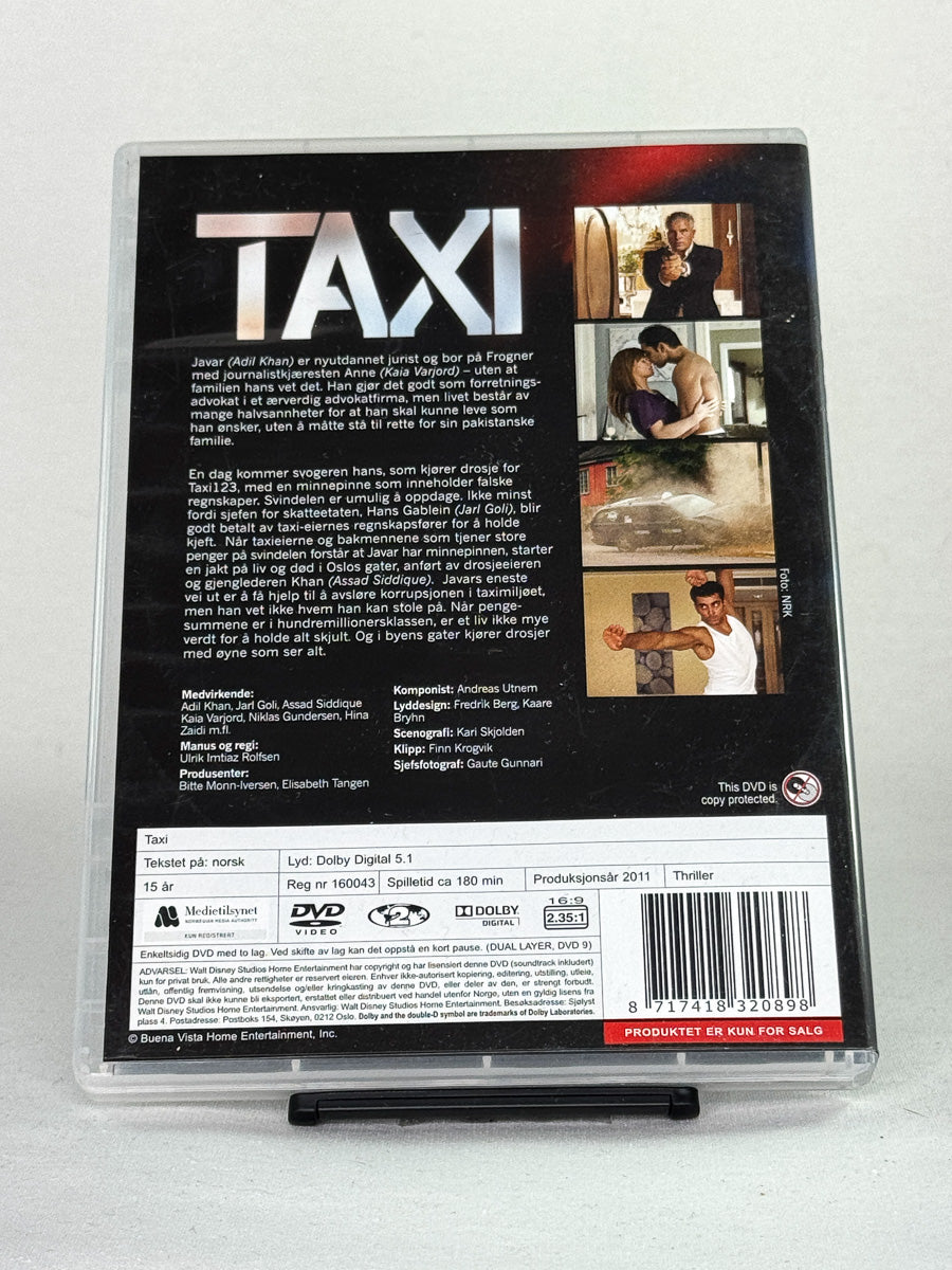 DVD-bakside til filmen Taxi
Baksiden viser info, spesifikasjoner og eventuell ekstratekst – produktbilde fra nettbutikken Brukbar Film