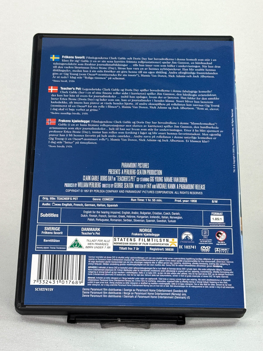Bakside av DVD-cover til Teacher’s Pet – inneholder omtale, bilder og detaljer, brukt DVD fra Brukbar Film.