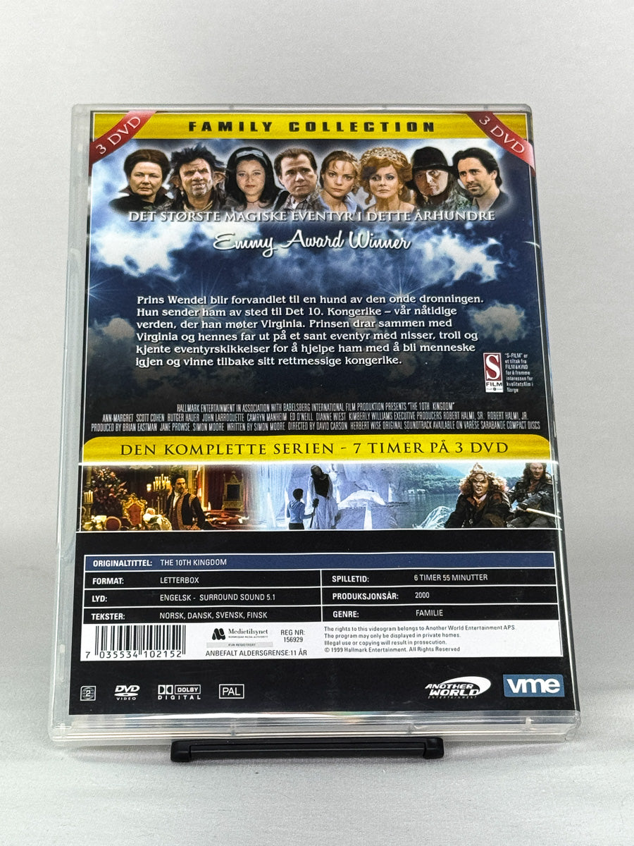 DVD-bakside til filmen The 10th Kingdom – Den komplette serien
Baksiden viser info, spesifikasjoner og eventuell ekstratekst – produktbilde fra nettbutikken Brukbar Film