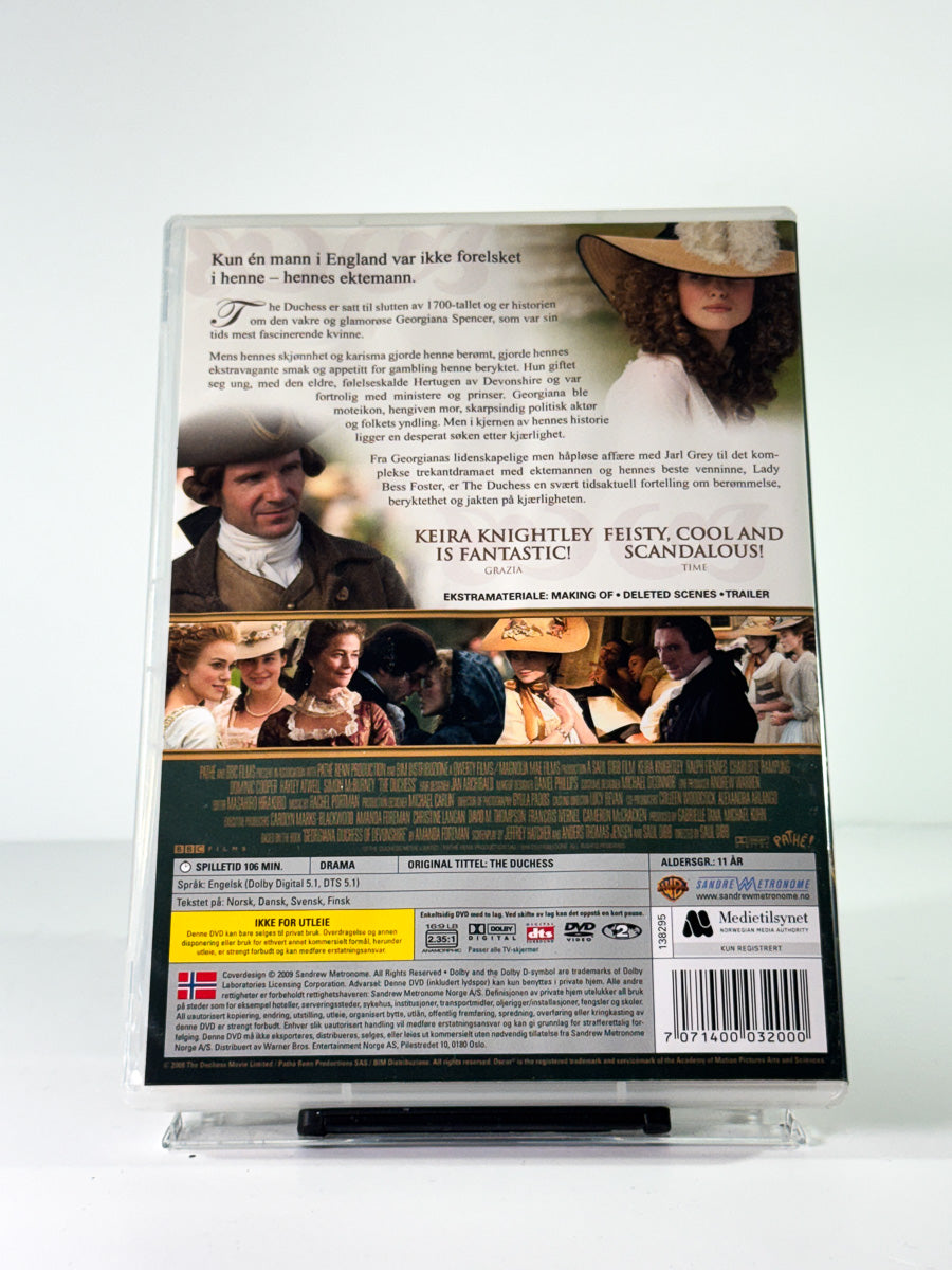 Bakside av cover til the duchess, brukt original DVD hos Brukbar Film