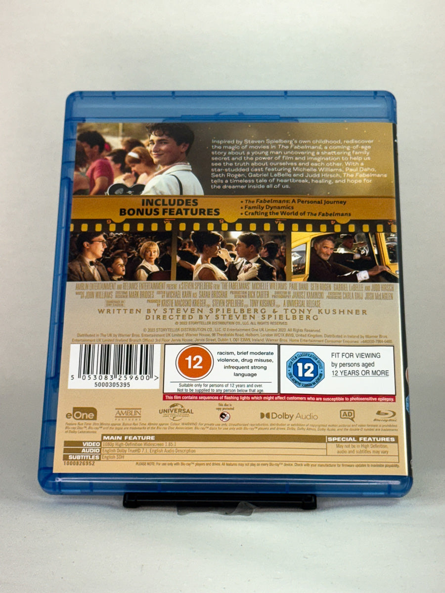 Bakside av Blu-ray-cover til The Fabelmans – prisvinnende drama av Steven Spielberg, original brukt Blu-ray-film hos Brukbar Film.