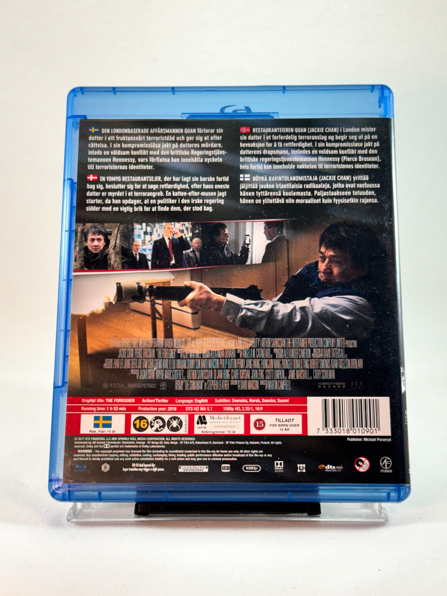 Bakside av cover til The Foreigner, brukt Blu-ray hos Brukbar Film