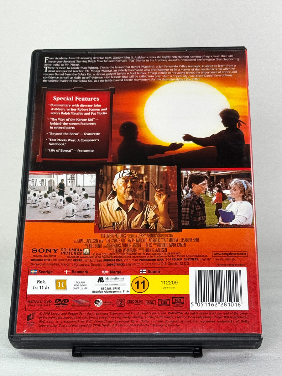 Bakside av DVD-cover til The Karate Kid – spesifikasjoner og detaljer, brukt DVD hos Brukbar Film
