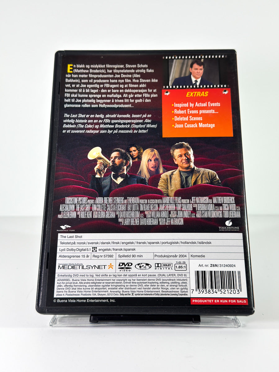 Bakside av cover til The Last Shot på DVD