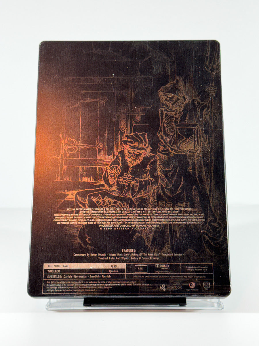 Bakside av cover til the ninth gate, steelbook bruktfilm hos nettbutikken Brukbar Film