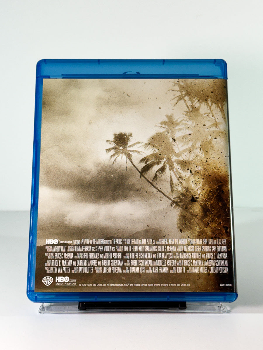 Bakside av cover til The Pacific, bruktfilm på Blu-ray hos Brukbar Film