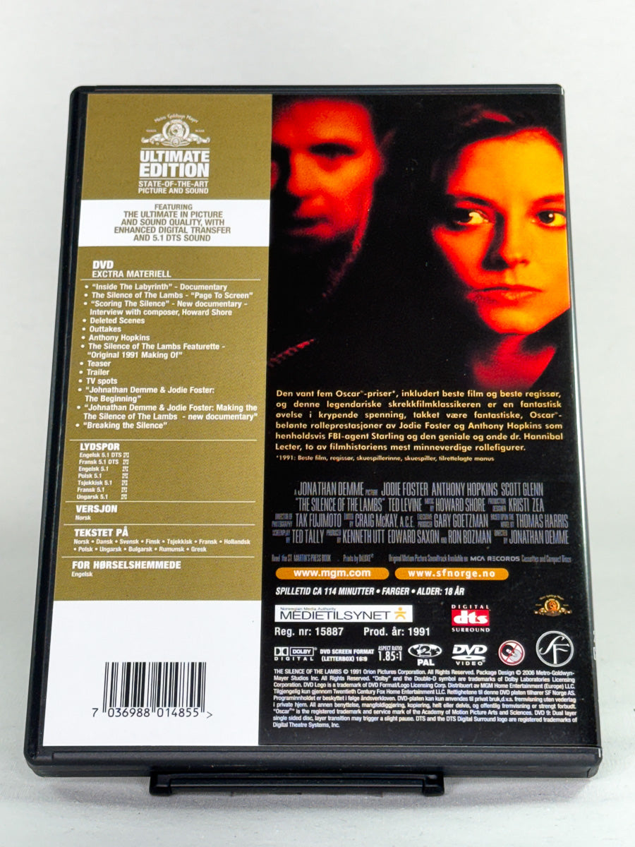 DVD-bakside til filmen The Silence of the Lambs
Baksiden viser info, spesifikasjoner og eventuell ekstratekst – produktbilde fra nettbutikken Brukbar Film