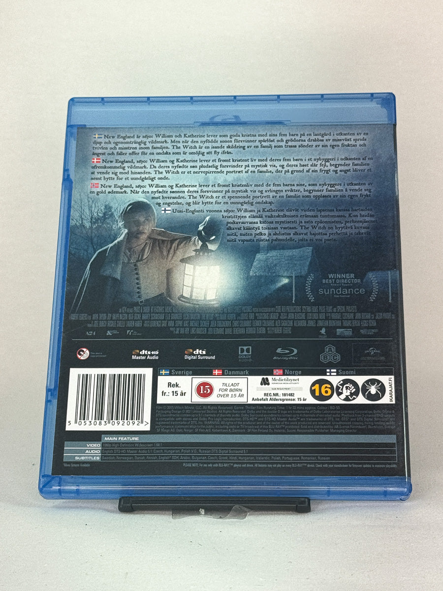 Bakside av Blu-ray-cover for The VVitch – omtaler, teknisk informasjon og filmfakta, brukt film hos Brukbar Film.